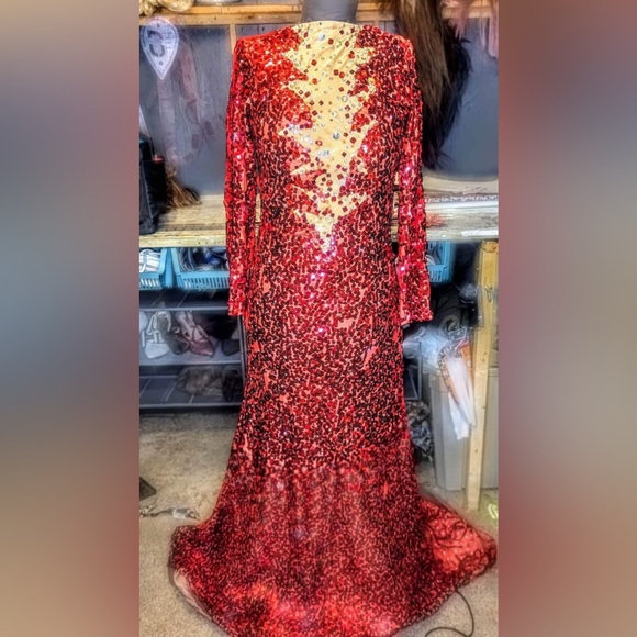 Red sequin gown - Picture 2 of 2